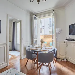  Appartement Tour Eiffel By Prestige